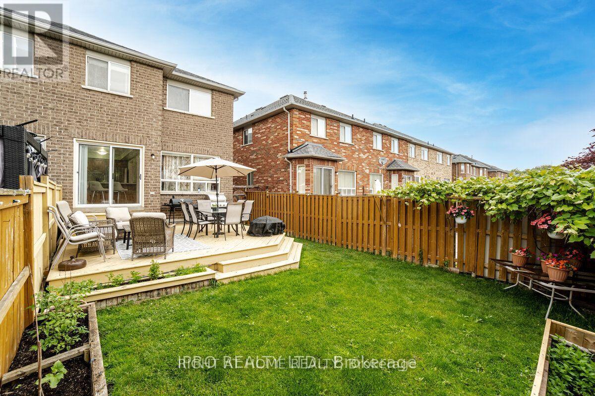 3914 Stardust Drive, Mississauga, Ontario  L5M 8A6 - Photo 36 - W12693604