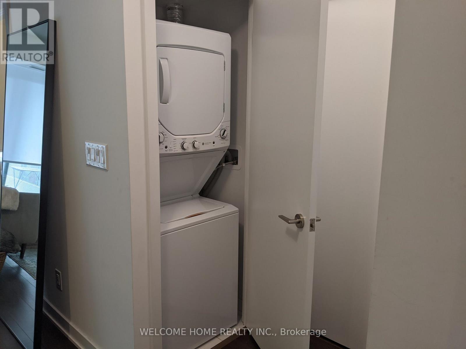 426 - 160 Flemington Road, Toronto (Yorkdale-Glen Park), Ontario  M6A 1N6 - Photo 4 - W12693614