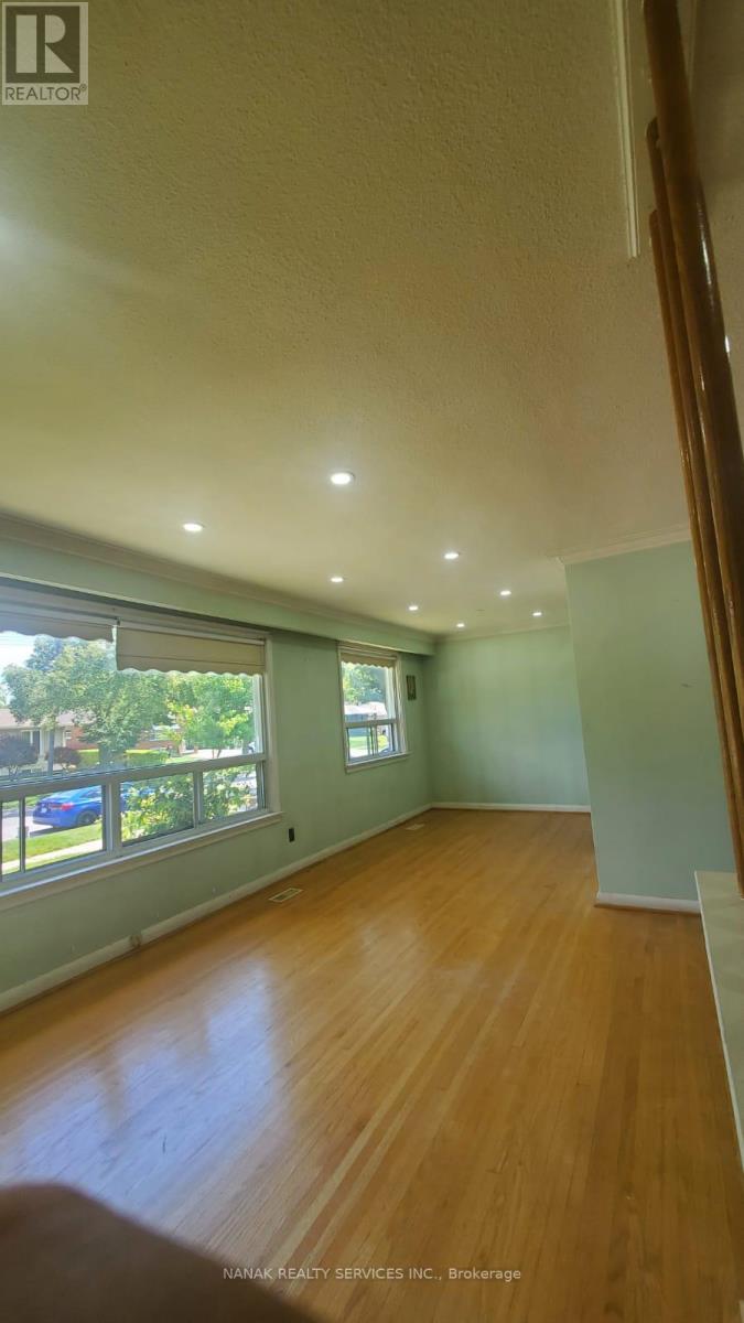 24 Alhart Drive, Toronto, Ontario  M9V 2M9 - Photo 10 - W12693618