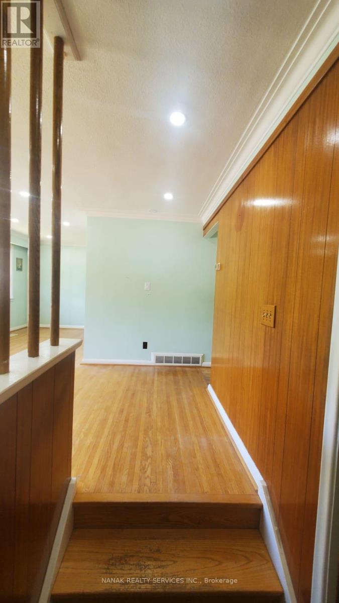 24 Alhart Drive, Toronto, Ontario  M9V 2M9 - Photo 11 - W12693618