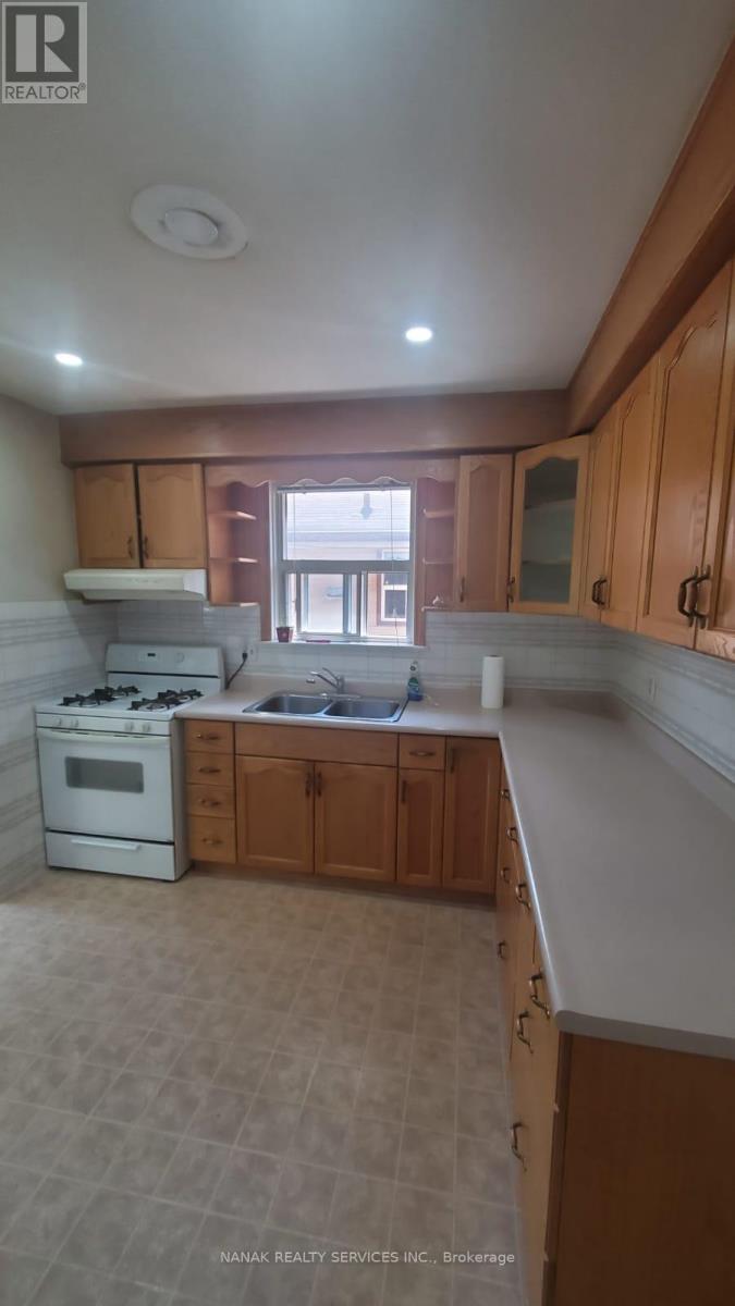 24 Alhart Drive, Toronto, Ontario  M9V 2M9 - Photo 13 - W12693618