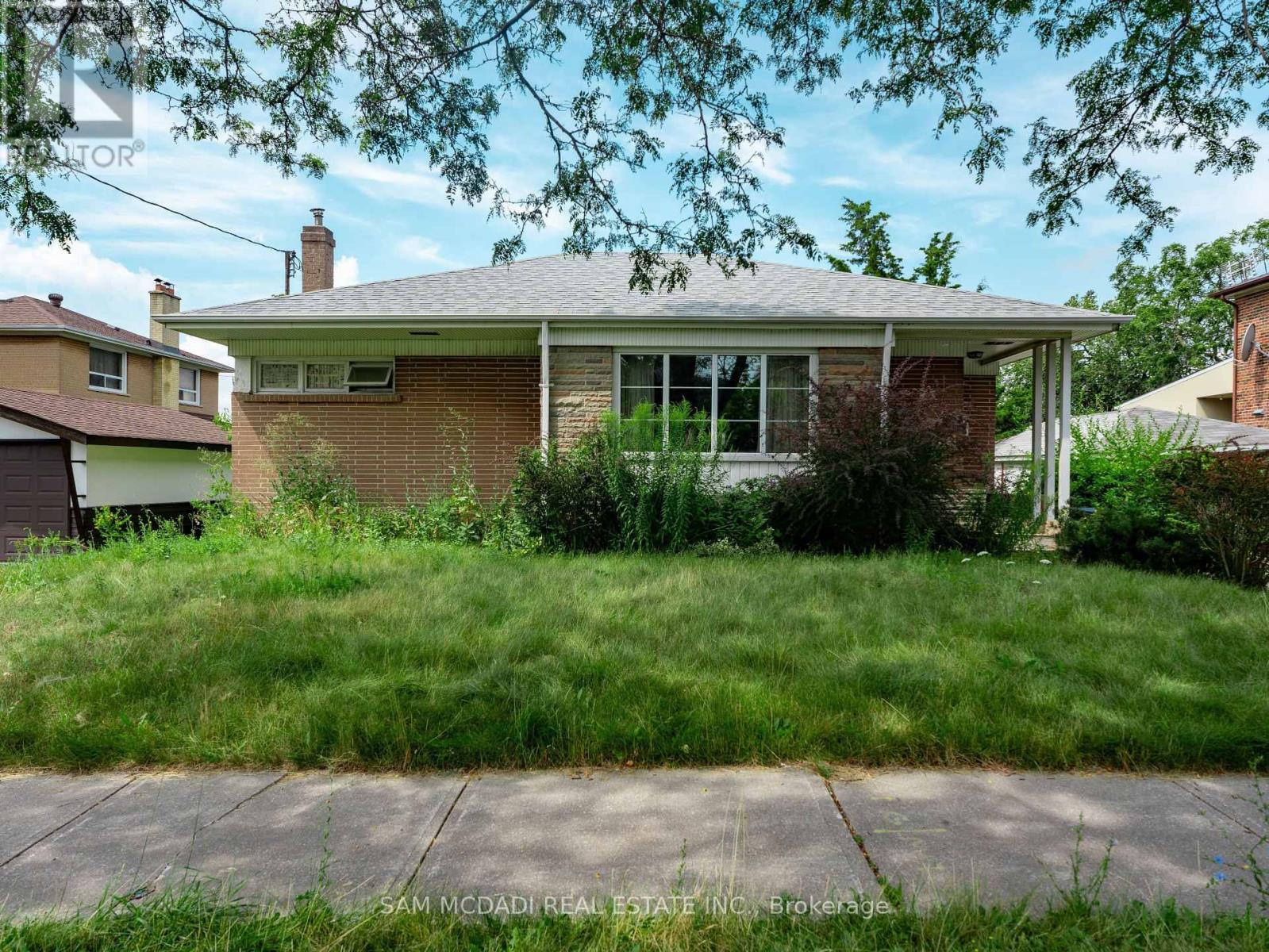 34 Highview Avenue, Toronto, Ontario  M3M 1C4 - Photo 6 - W12693620