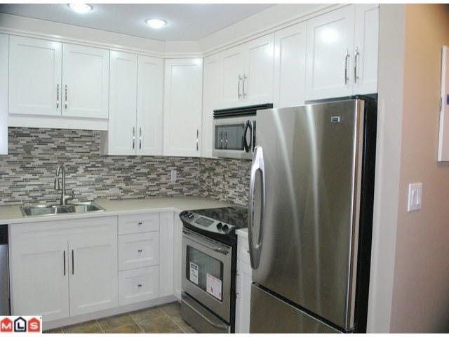 208 1521 Blackwood Street, White Rock, British Columbia  V4B 3V6 - Photo 1 - R3077729