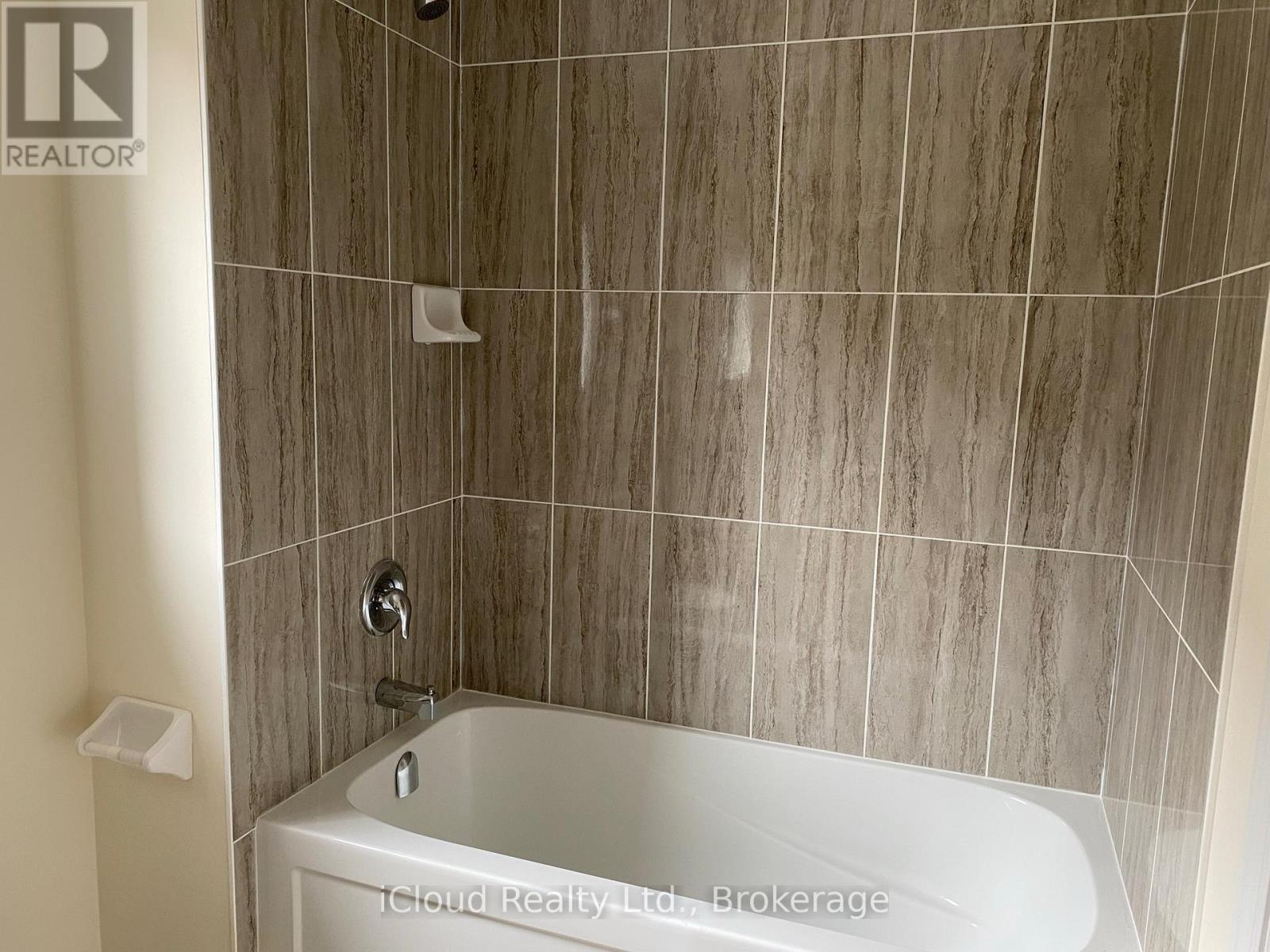 Upper - 37 Homestead Way, Thorold (Rolling Meadows), Ontario  L0S 1A0 - Photo 7 - X12693596