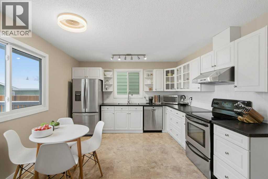 2708 Doverbrook Road Se, Calgary, Alberta  T2B 2L5 - Photo 4 - A2276678