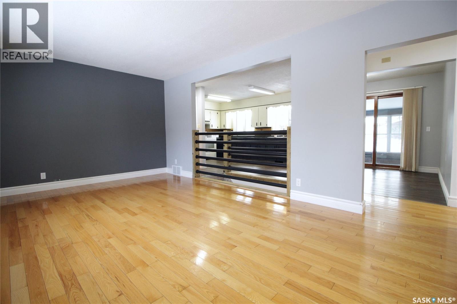 302 3rd Avenue, Whitewood, Saskatchewan  S0G 5C0 - Photo 8 - SK026748