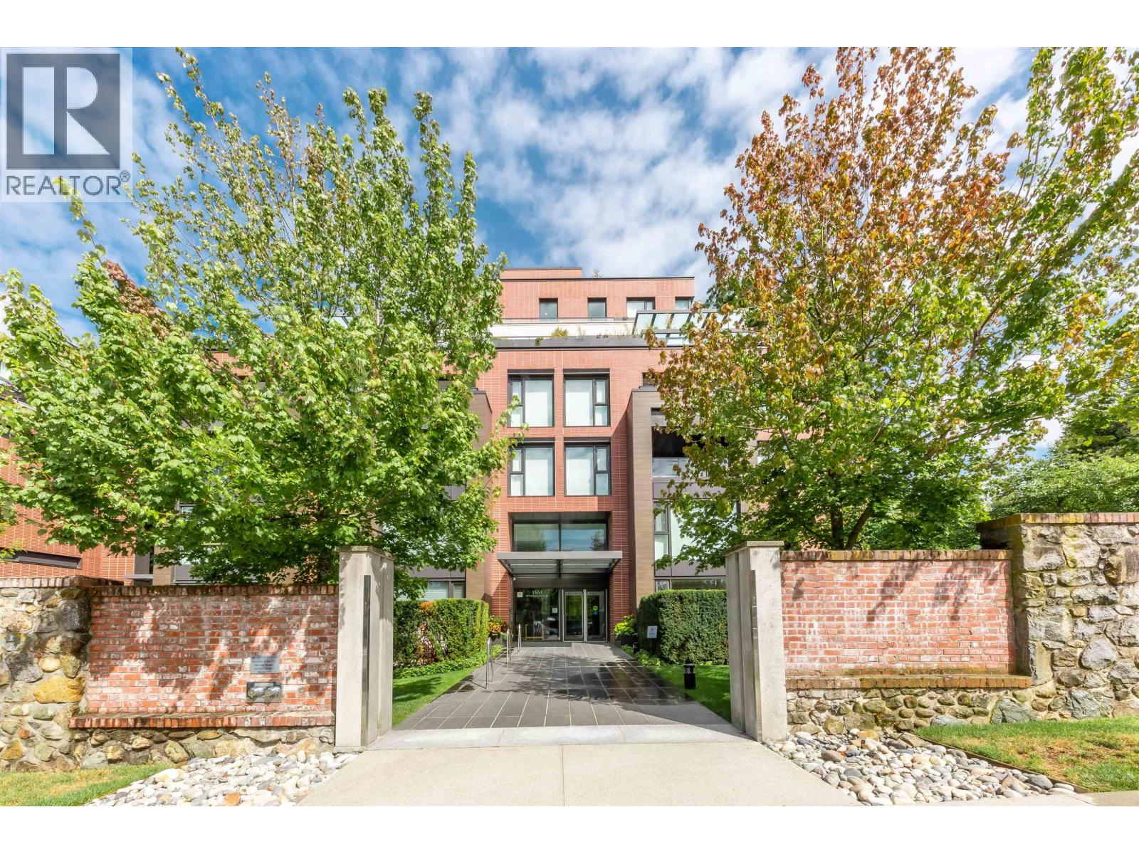 201 1561 W 57th Avenue, Vancouver, British Columbia  V6P 0H5 - Photo 1 - R3079277