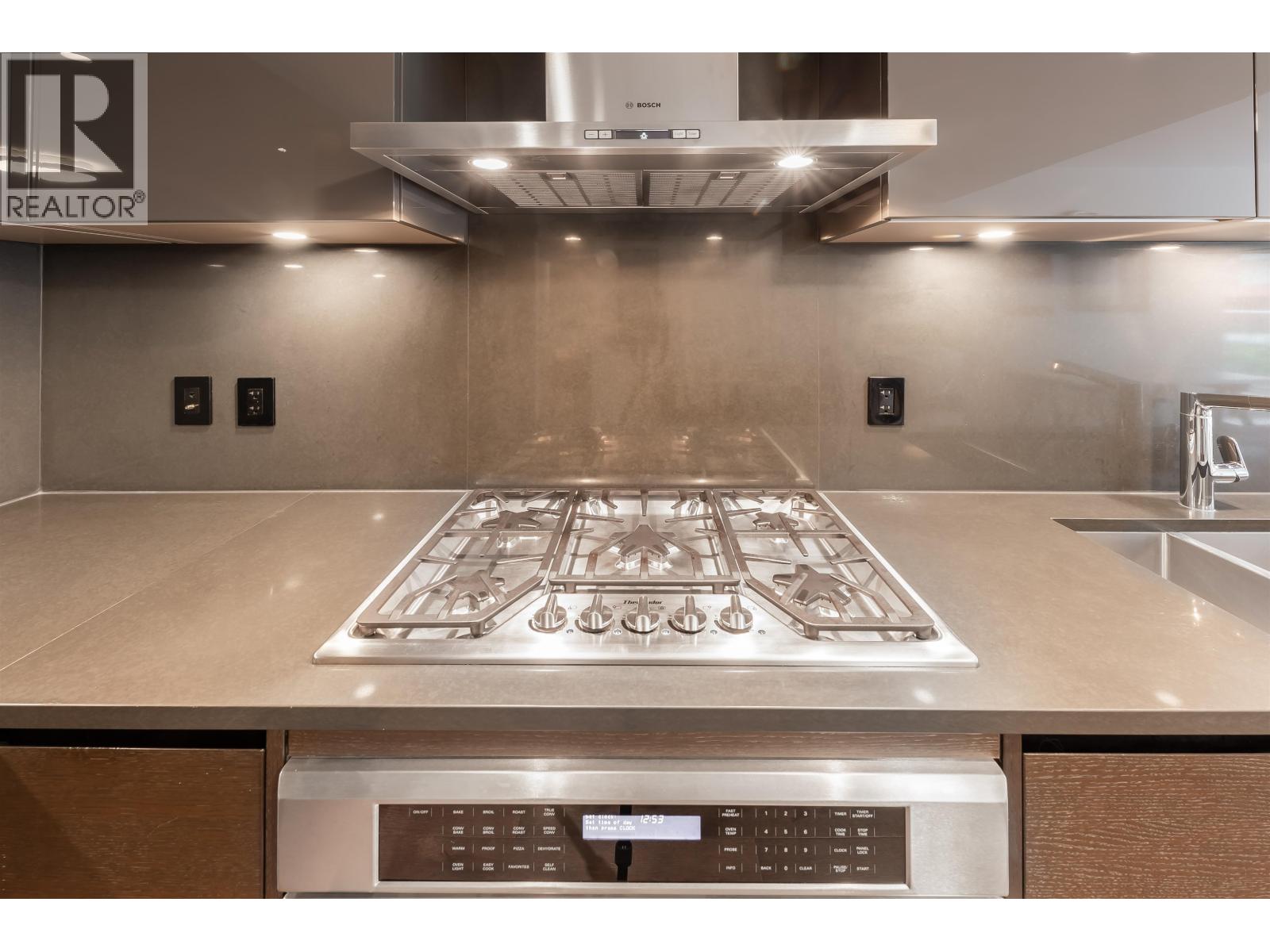 201 1561 W 57th Avenue, Vancouver, British Columbia  V6P 0H5 - Photo 8 - R3079277