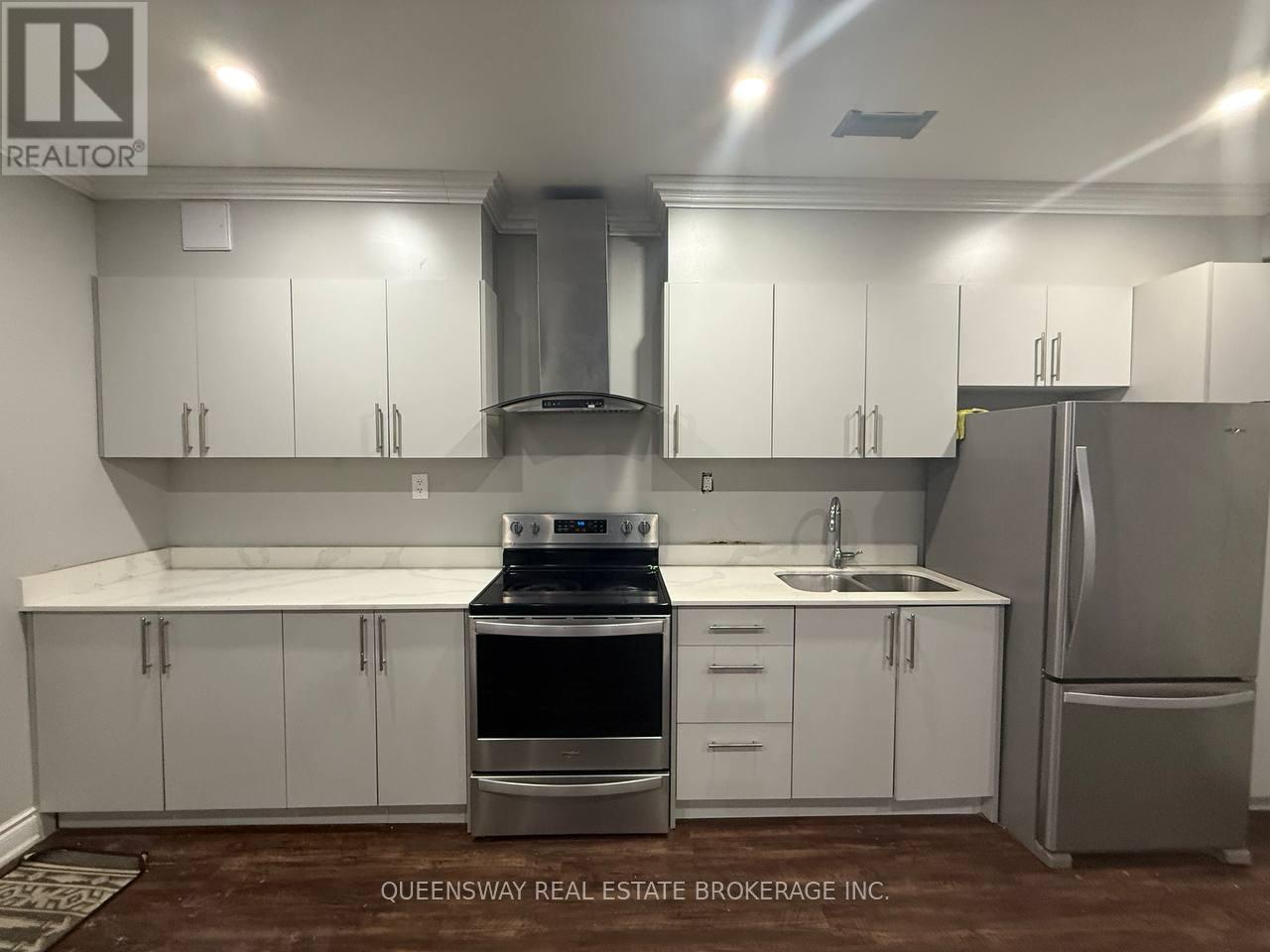 2 - 15 Perkins Drive E, Brampton (Northwest Sandalwood Parkway), Ontario  L7A 3W2 - Photo 2 - W12693628