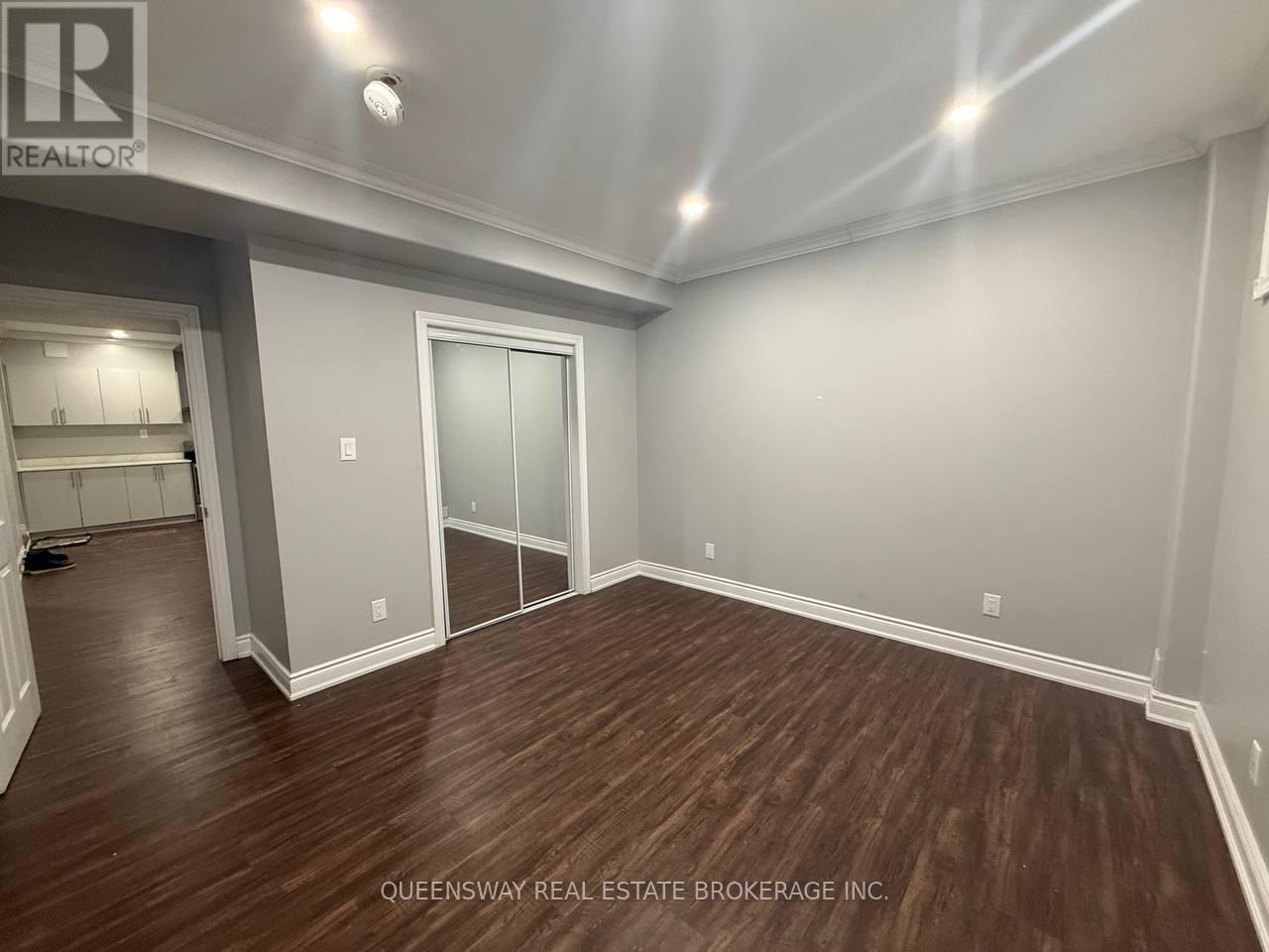 2 - 15 Perkins Drive E, Brampton (Northwest Sandalwood Parkway), Ontario  L7A 3W2 - Photo 5 - W12693628