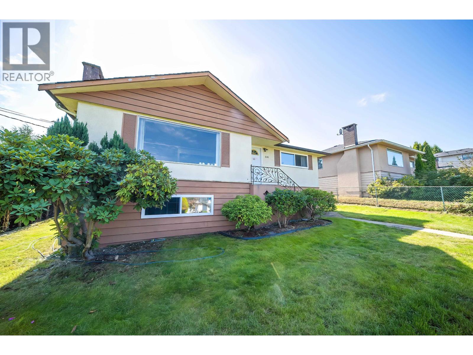 5130 Buxton Street, Burnaby, British Columbia  V5H 1J8 - Photo 2 - R3079285