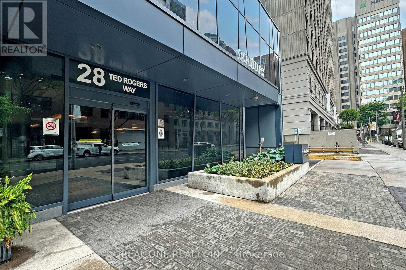 1509 - 28 Ted Rogers Way, Toronto, Ontario  M4Y 2J4 - Photo 4 - C12655108