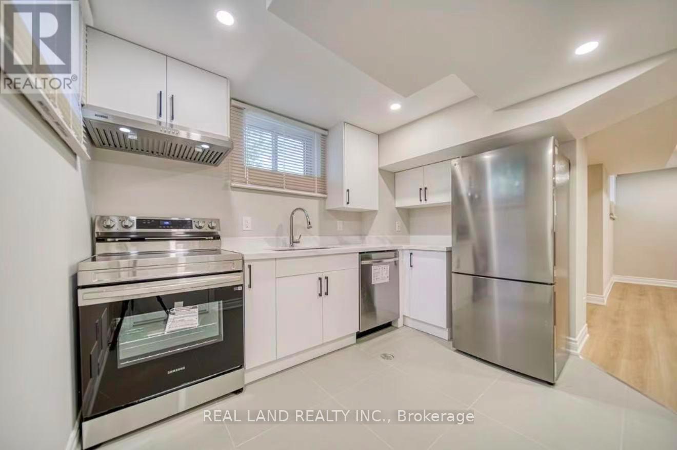 MAIN - 82 OXFORD STREET, Richmond Hill, Ontario