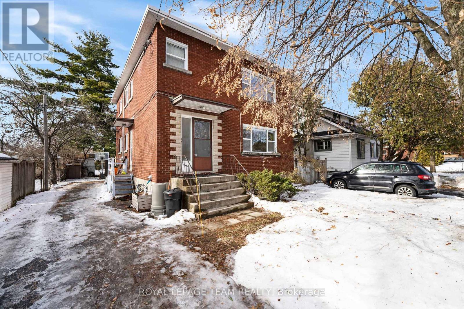Upper Unit - 1666 Edge Hill Place, Ottawa, Ontario  K1V 7V9 - Photo 1 - X12693700