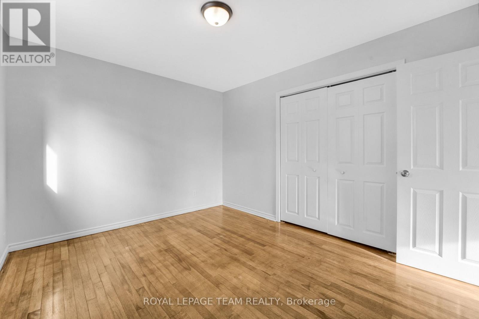 Upper Unit - 1666 Edge Hill Place, Ottawa, Ontario  K1V 7V9 - Photo 12 - X12693700