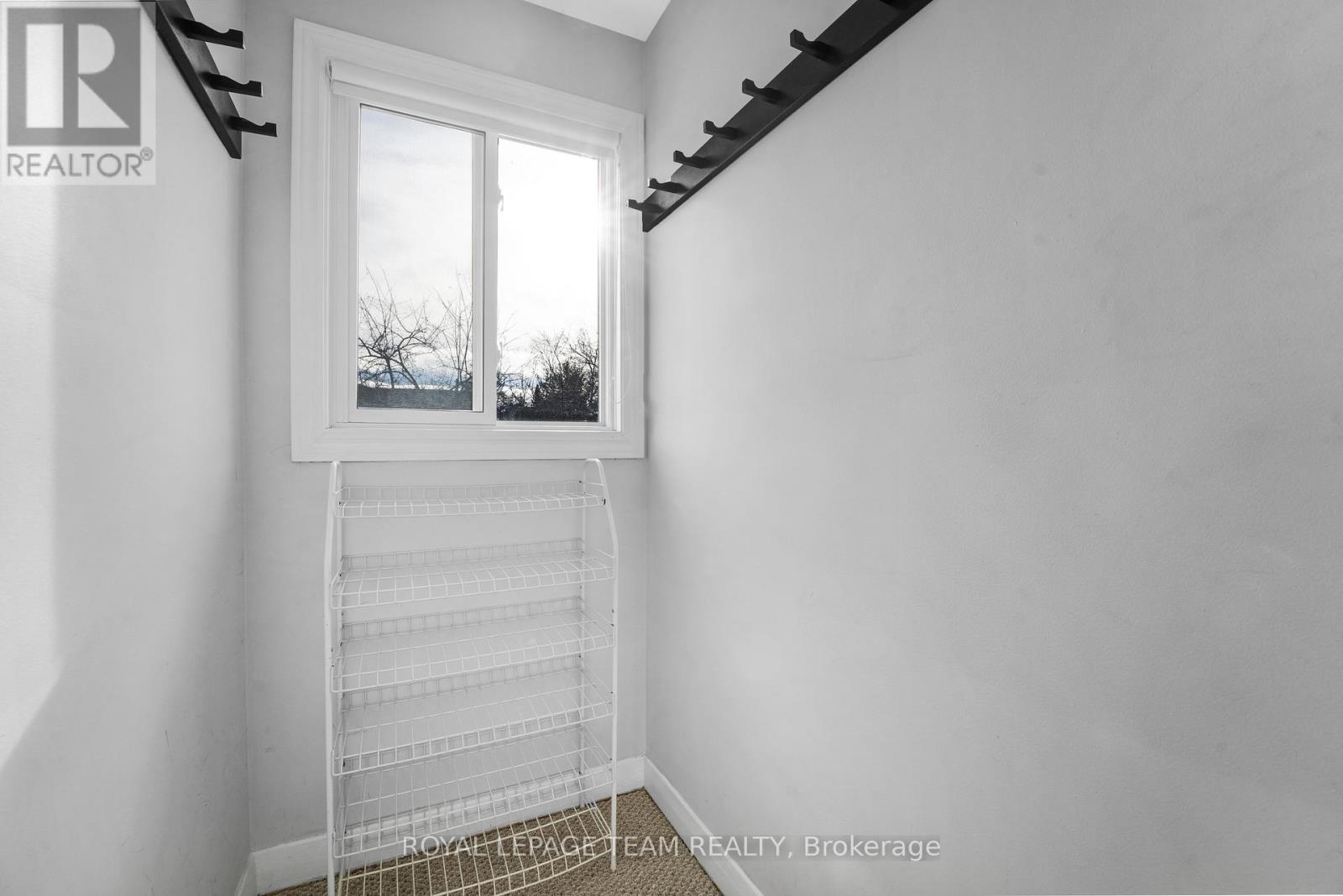 Upper Unit - 1666 Edge Hill Place, Ottawa, Ontario  K1V 7V9 - Photo 14 - X12693700