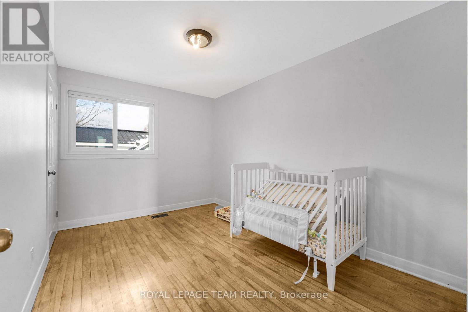 Upper Unit - 1666 Edge Hill Place, Ottawa, Ontario  K1V 7V9 - Photo 15 - X12693700
