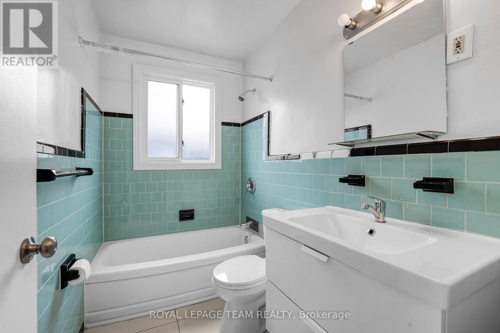 Lower Unit - 1666 Edge Hill Place, Ottawa, Ontario  K1V 7V9 - Photo 10 - X12693710