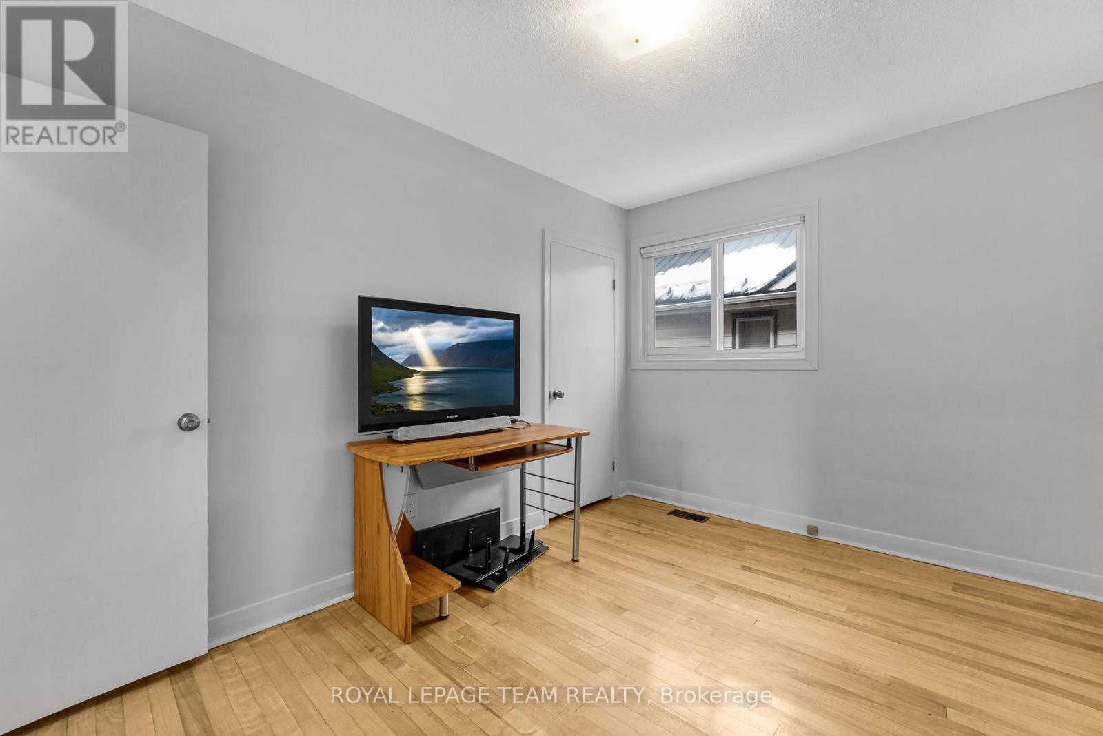 Lower Unit - 1666 Edge Hill Place, Ottawa, Ontario  K1V 7V9 - Photo 12 - X12693710
