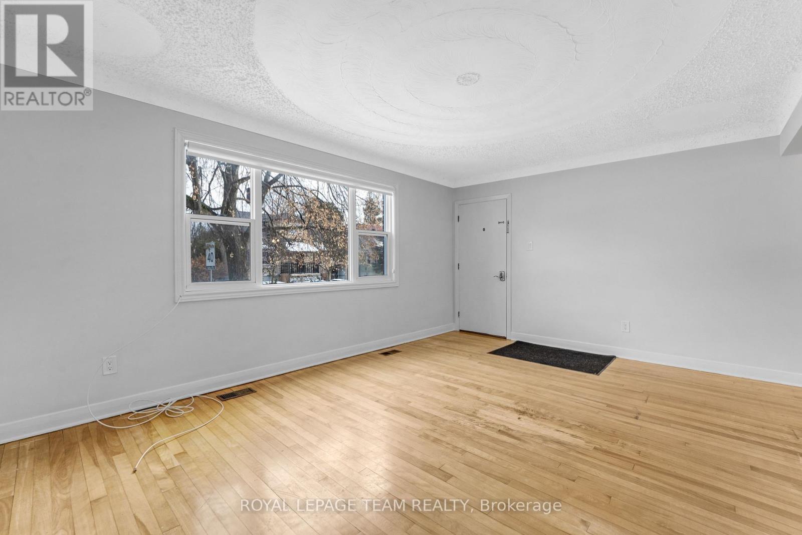 Lower Unit - 1666 Edge Hill Place, Ottawa, Ontario  K1V 7V9 - Photo 5 - X12693710