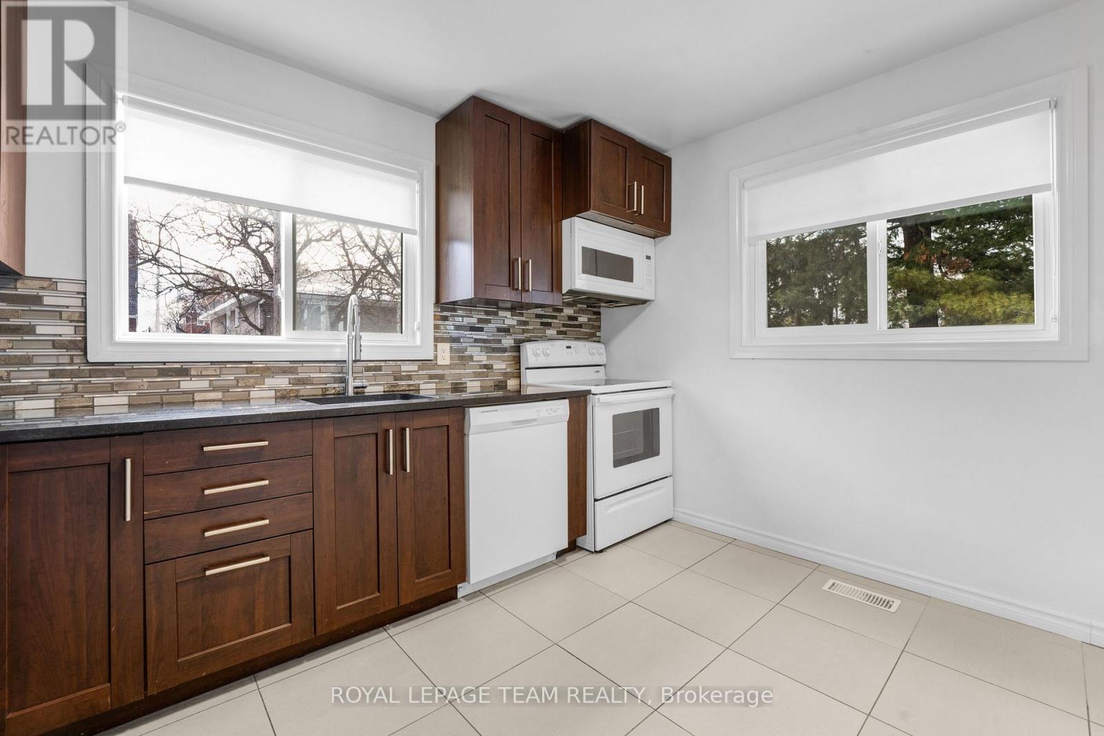 Lower Unit - 1666 Edge Hill Place, Ottawa, Ontario  K1V 7V9 - Photo 7 - X12693710
