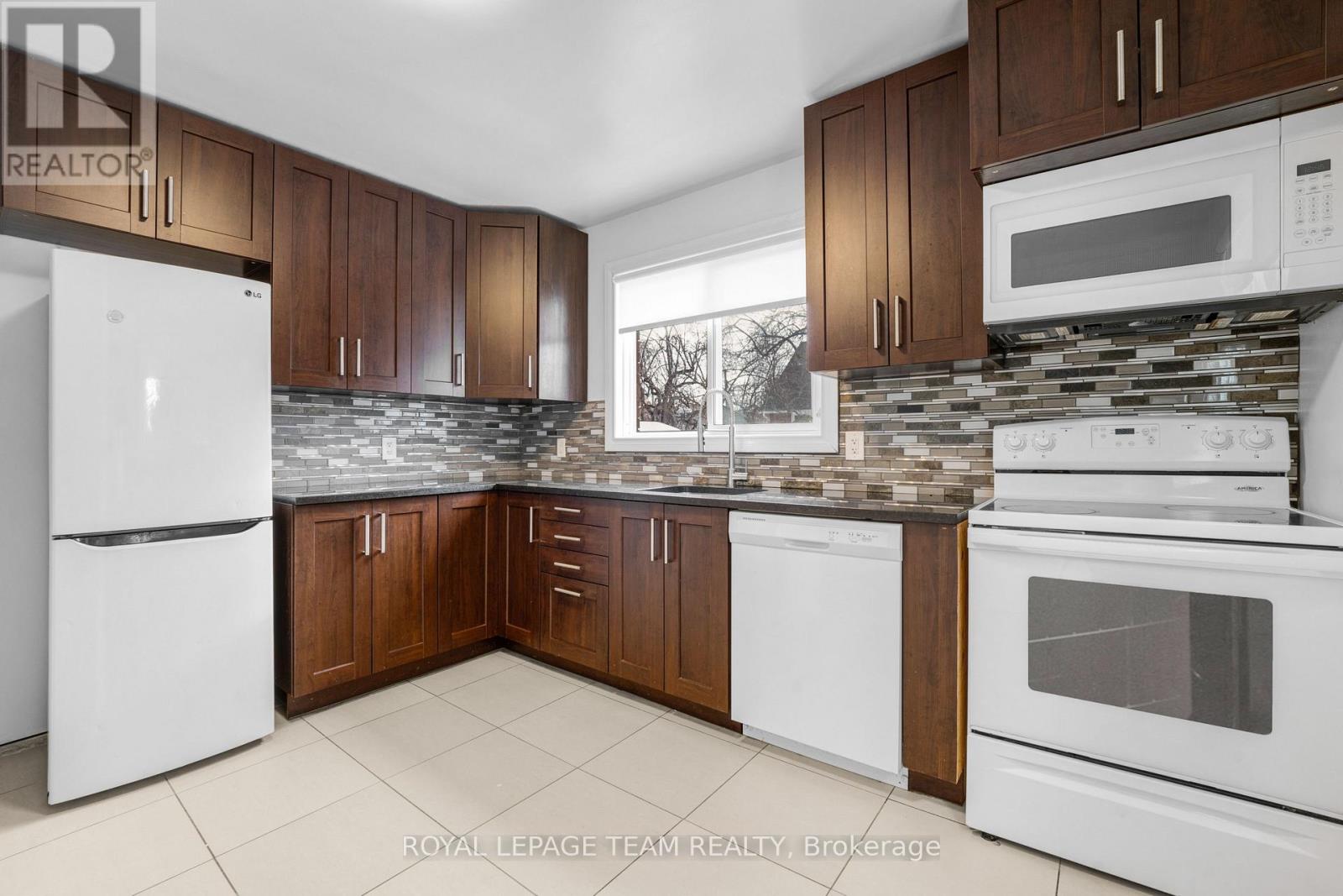 Lower Unit - 1666 Edge Hill Place, Ottawa, Ontario  K1V 7V9 - Photo 8 - X12693710