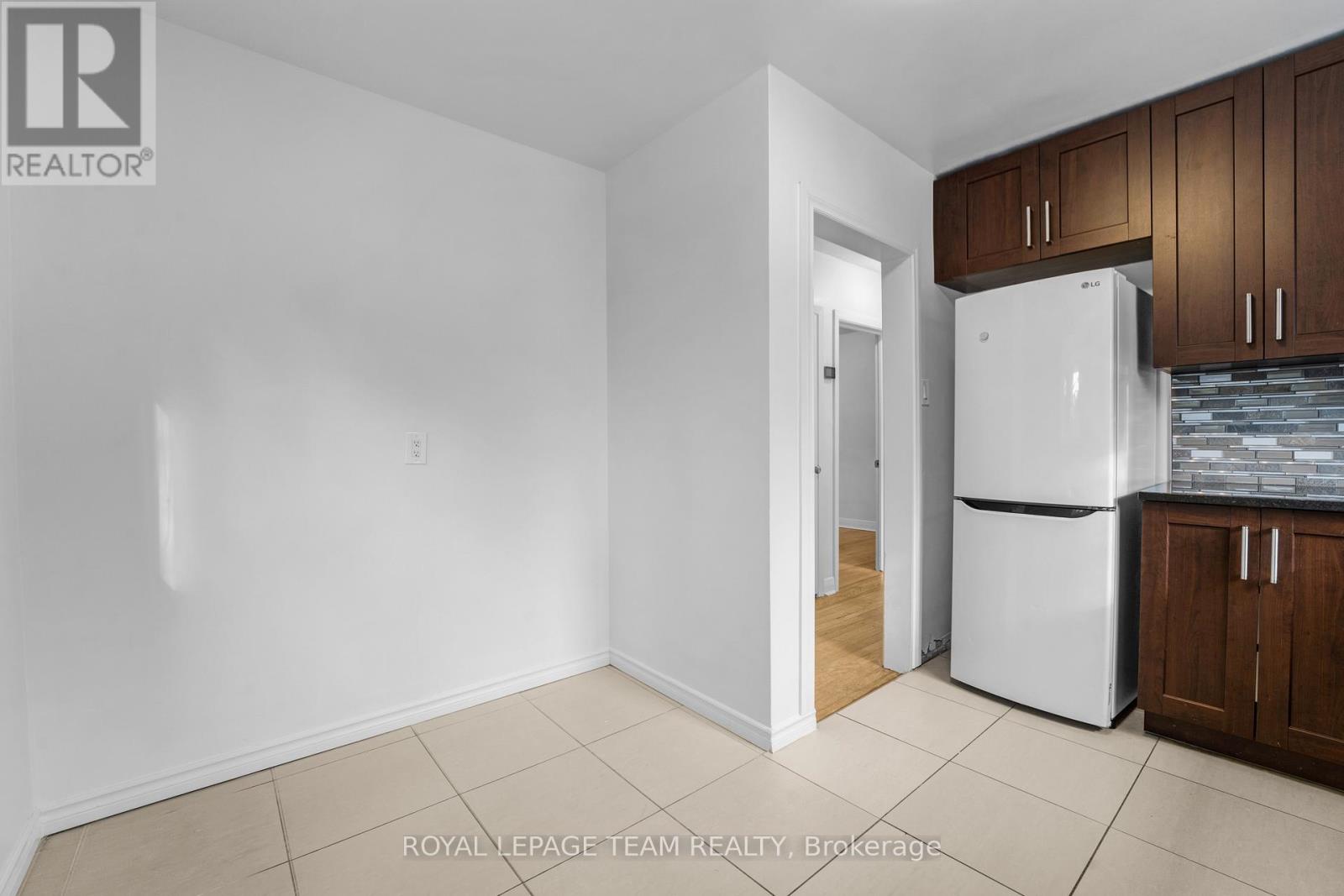 Lower Unit - 1666 Edge Hill Place, Ottawa, Ontario  K1V 7V9 - Photo 9 - X12693710