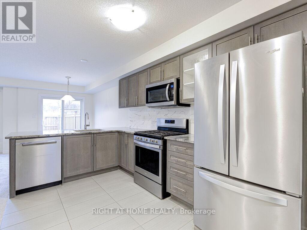 121 Scarletwood Street, Hamilton, Ontario  L8J 0K8 - Photo 13 - X12688118