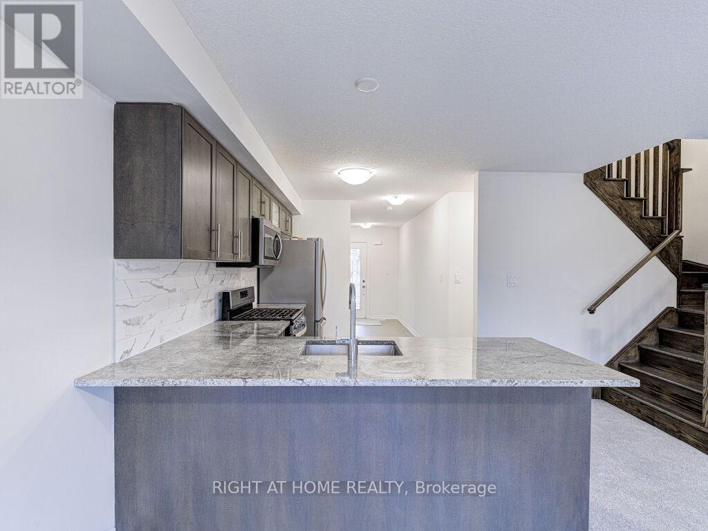 121 Scarletwood Street, Hamilton, Ontario  L8J 0K8 - Photo 9 - X12688118