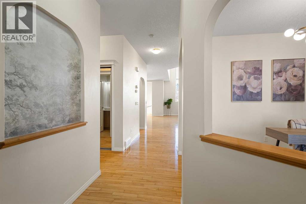 511 Cresthaven Place Sw, Calgary, Alberta  T3B 5Z8 - Photo 3 - A2276505