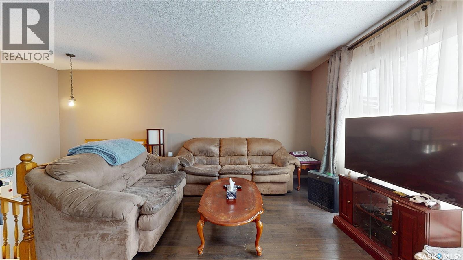 1018 Victory Crescent, Regina, Saskatchewan  S4N 6Y7 - Photo 4 - SK026767