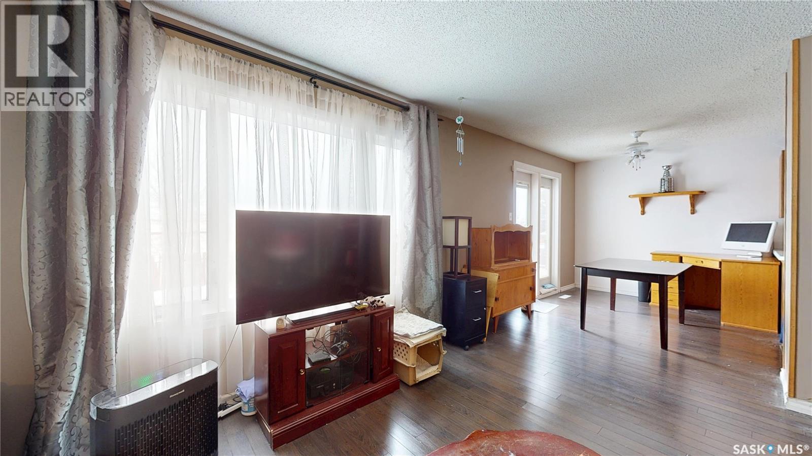 1018 Victory Crescent, Regina, Saskatchewan  S4N 6Y7 - Photo 6 - SK026767