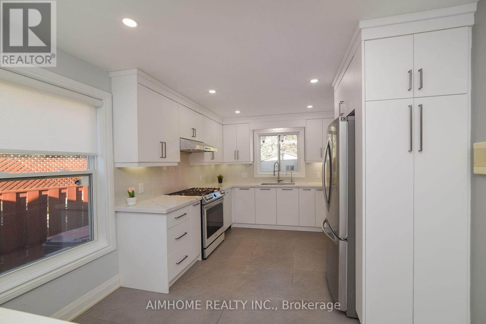 28 Longbow Square, Toronto, Ontario  M1W 2W6 - Photo 11 - E12693654