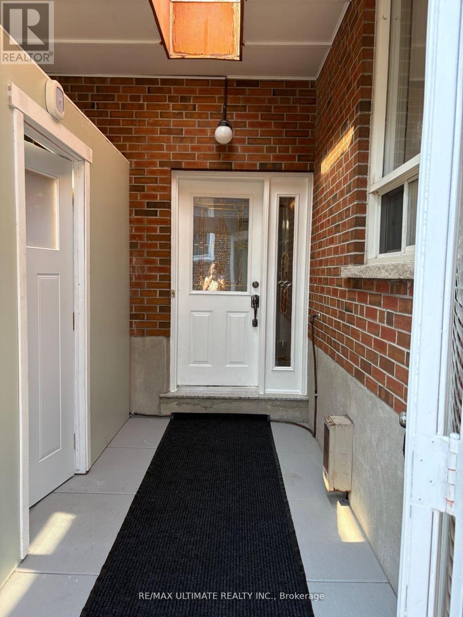 60 Westcroft Drive, Toronto, Ontario  M1E 3A3 - Photo 3 - E12693672