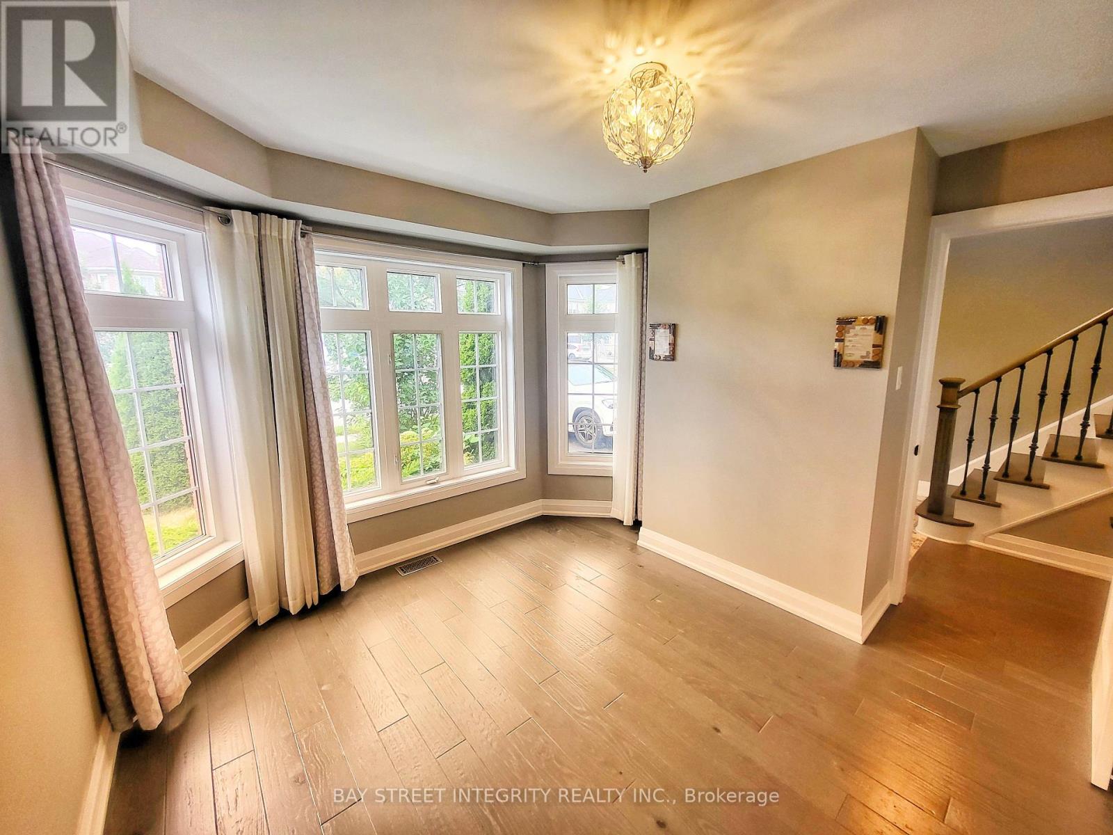 249 Marble Place, Newmarket (Woodland Hill), Ontario  L3X 2Y3 - Photo 10 - N12693704