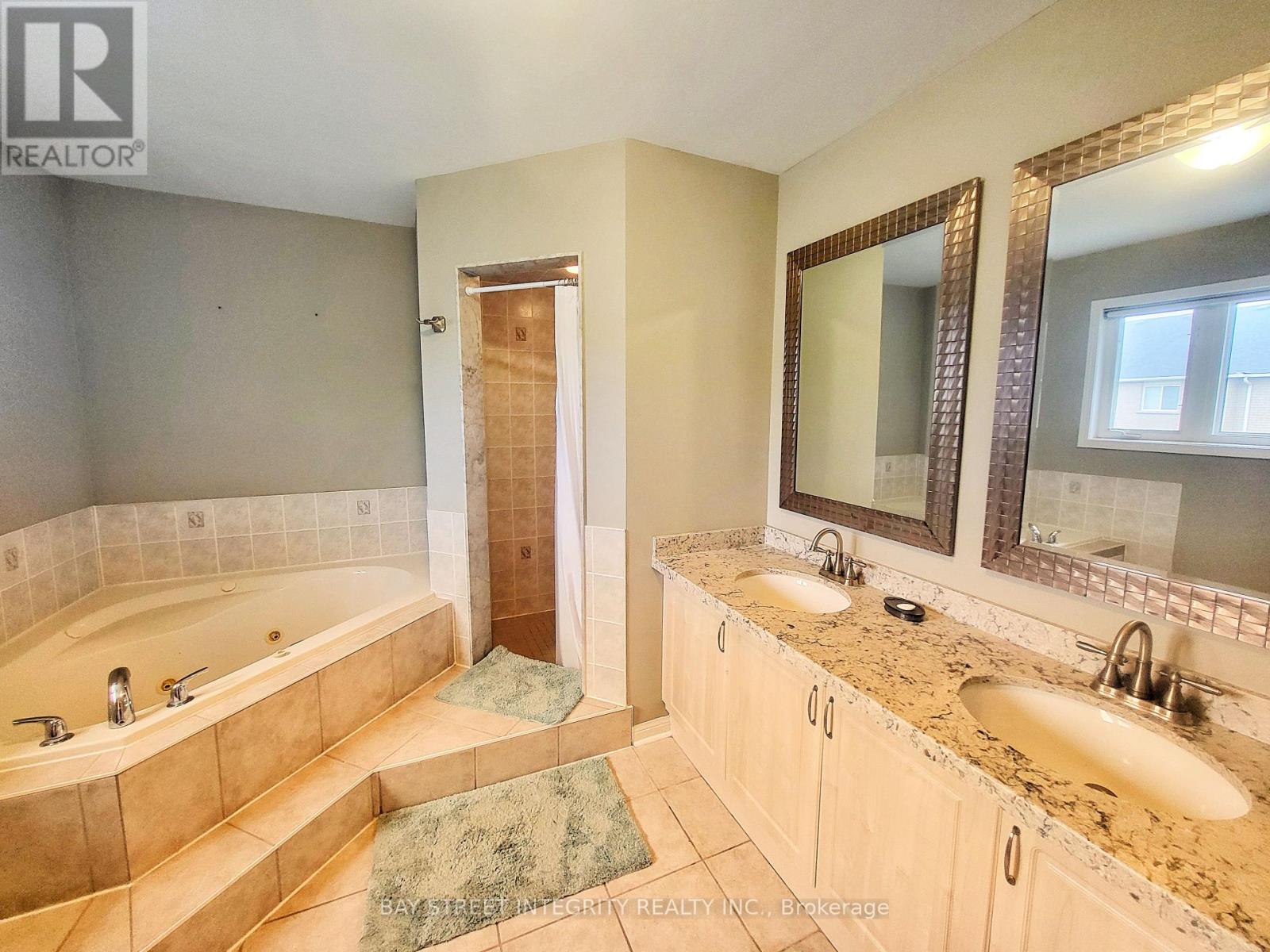 249 Marble Place, Newmarket (Woodland Hill), Ontario  L3X 2Y3 - Photo 14 - N12693704