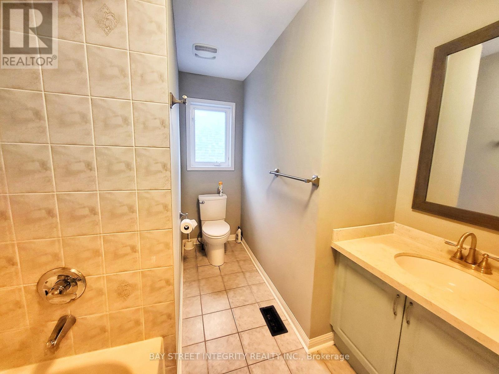 249 Marble Place, Newmarket (Woodland Hill), Ontario  L3X 2Y3 - Photo 17 - N12693704