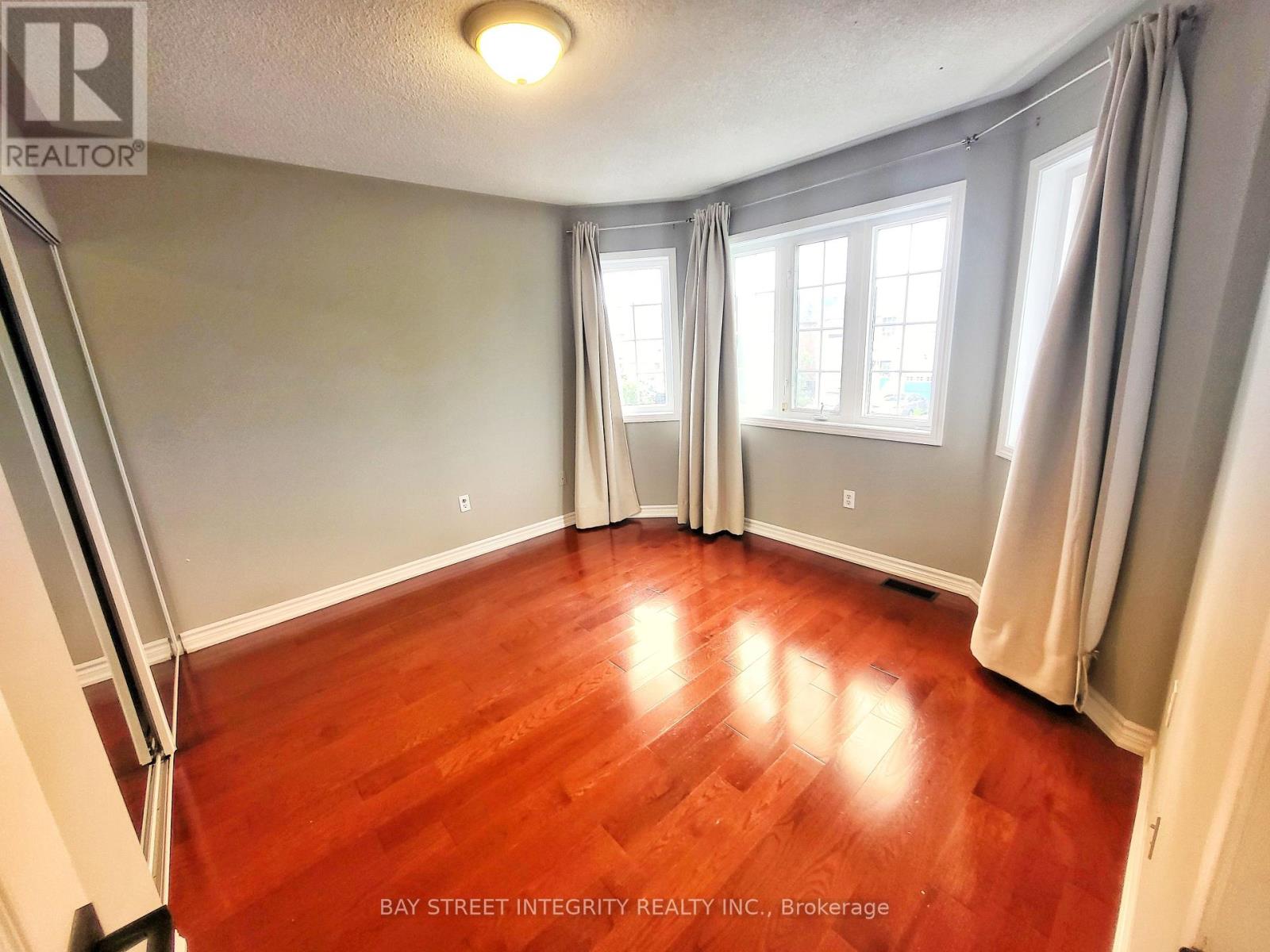 249 Marble Place, Newmarket (Woodland Hill), Ontario  L3X 2Y3 - Photo 18 - N12693704