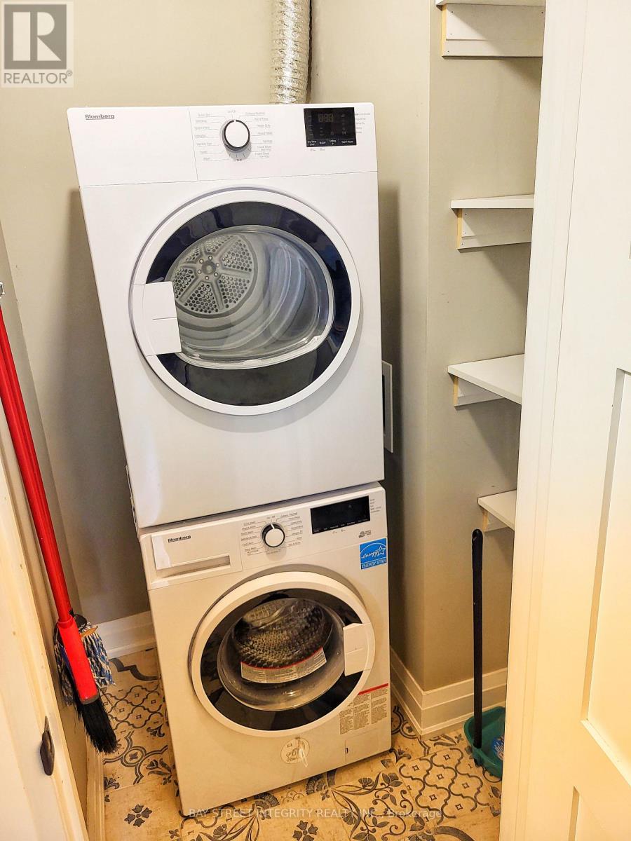 249 Marble Place, Newmarket (Woodland Hill), Ontario  L3X 2Y3 - Photo 20 - N12693704