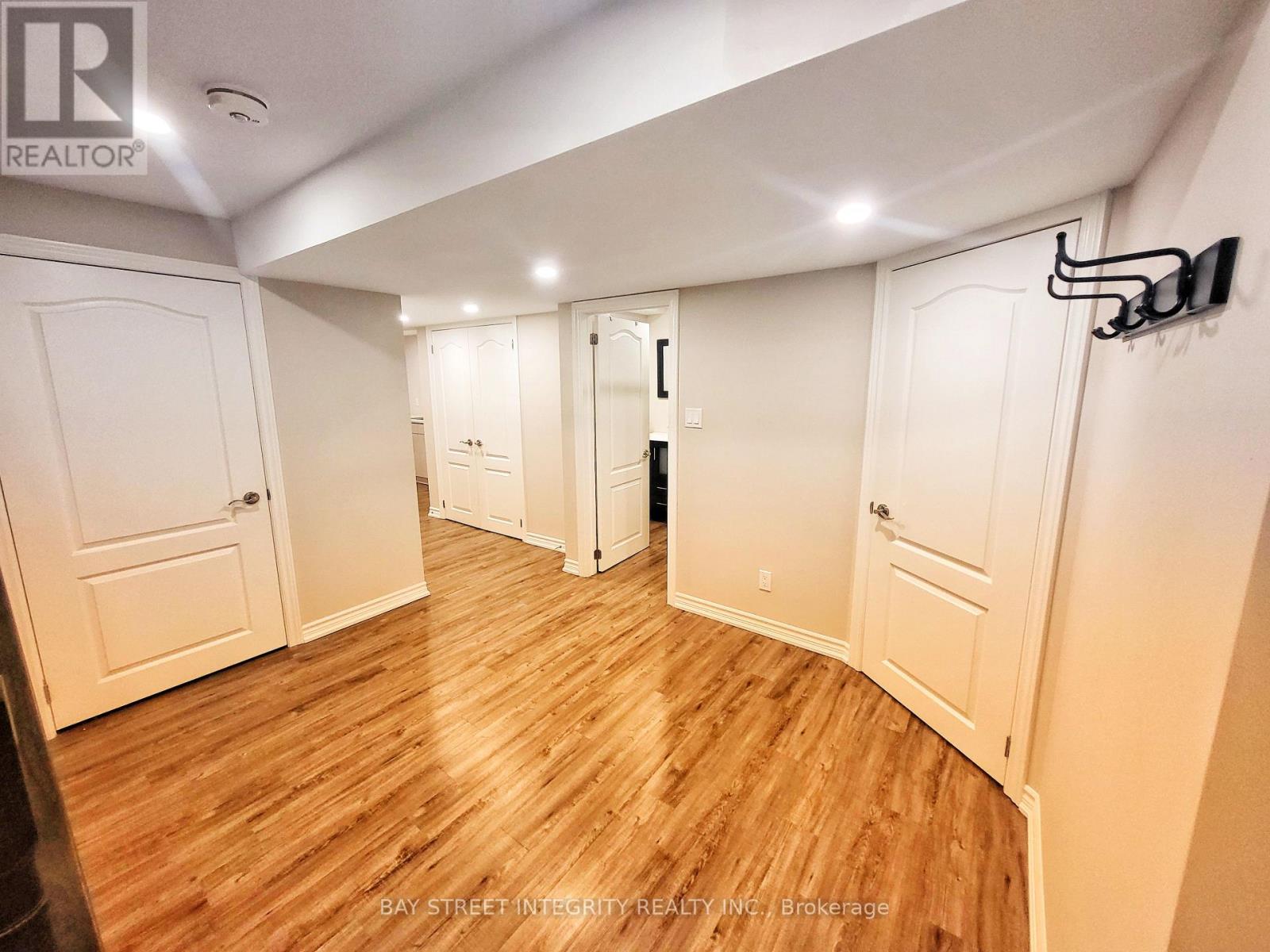 249 Marble Place, Newmarket (Woodland Hill), Ontario  L3X 2Y3 - Photo 21 - N12693704