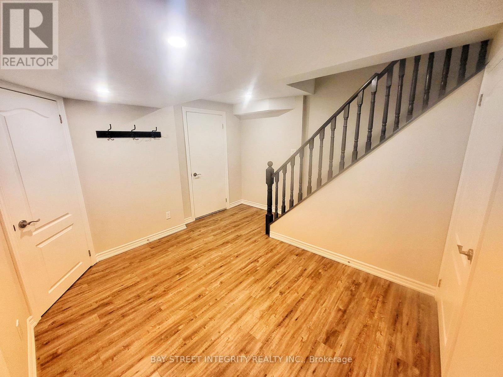 249 Marble Place, Newmarket (Woodland Hill), Ontario  L3X 2Y3 - Photo 22 - N12693704