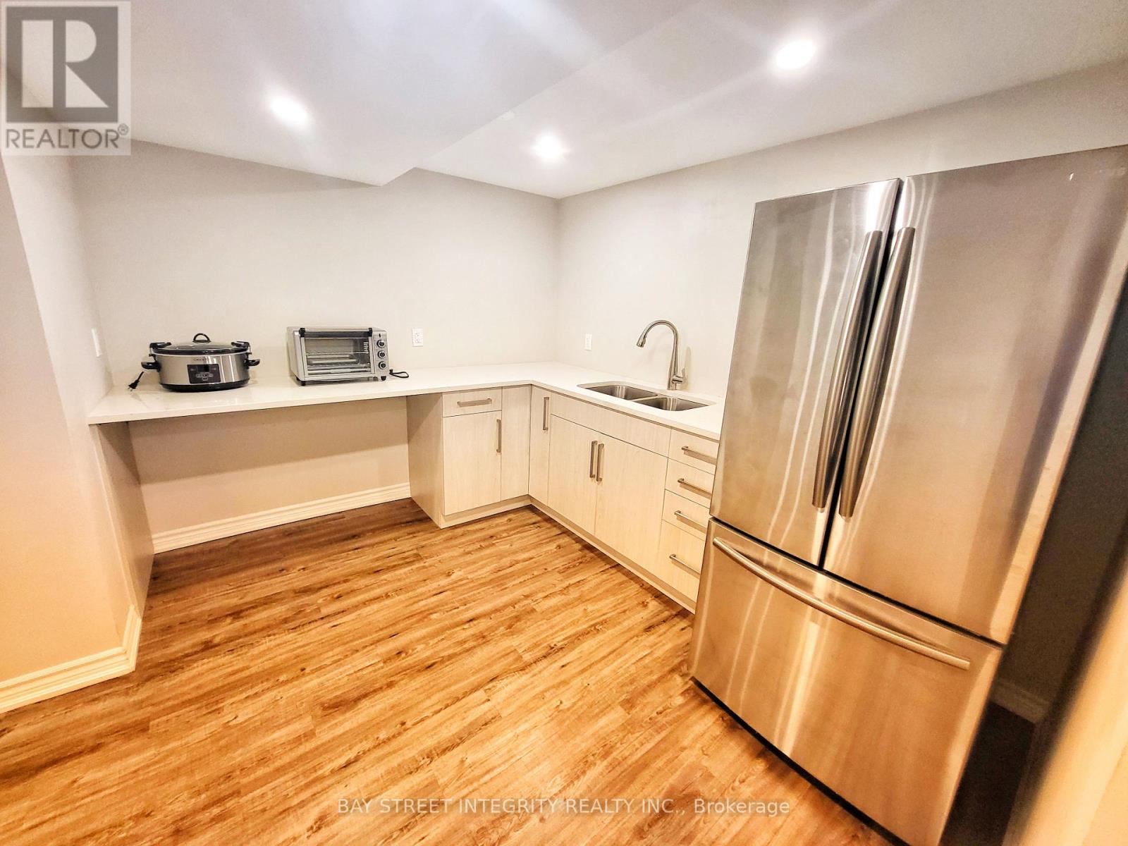 249 Marble Place, Newmarket (Woodland Hill), Ontario  L3X 2Y3 - Photo 24 - N12693704