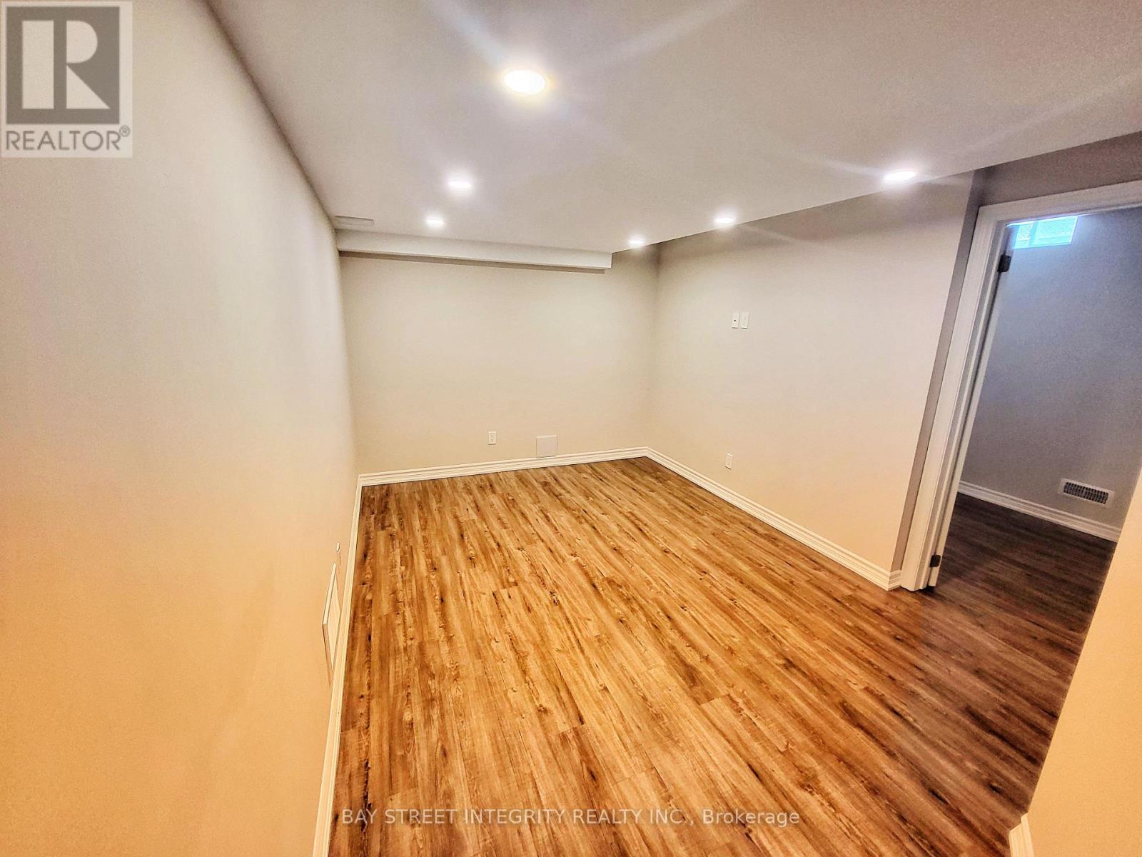 249 Marble Place, Newmarket (Woodland Hill), Ontario  L3X 2Y3 - Photo 25 - N12693704