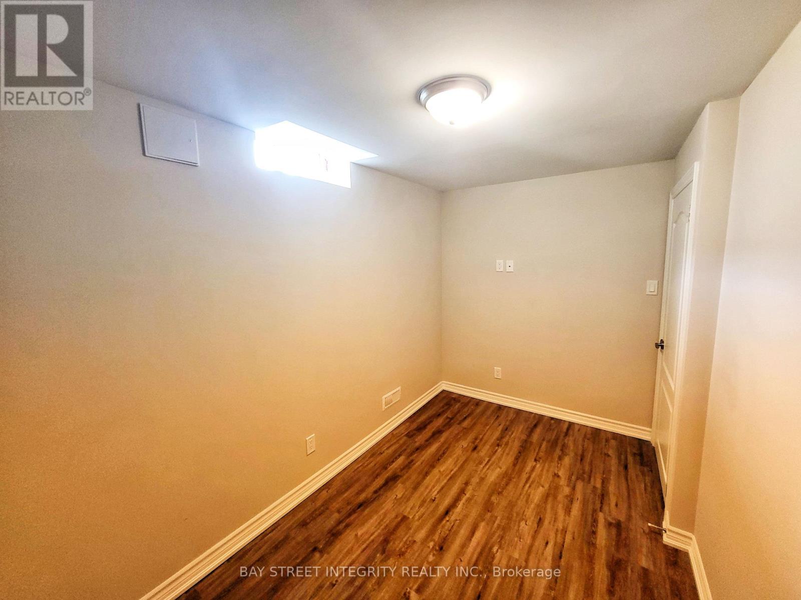 249 Marble Place, Newmarket (Woodland Hill), Ontario  L3X 2Y3 - Photo 30 - N12693704