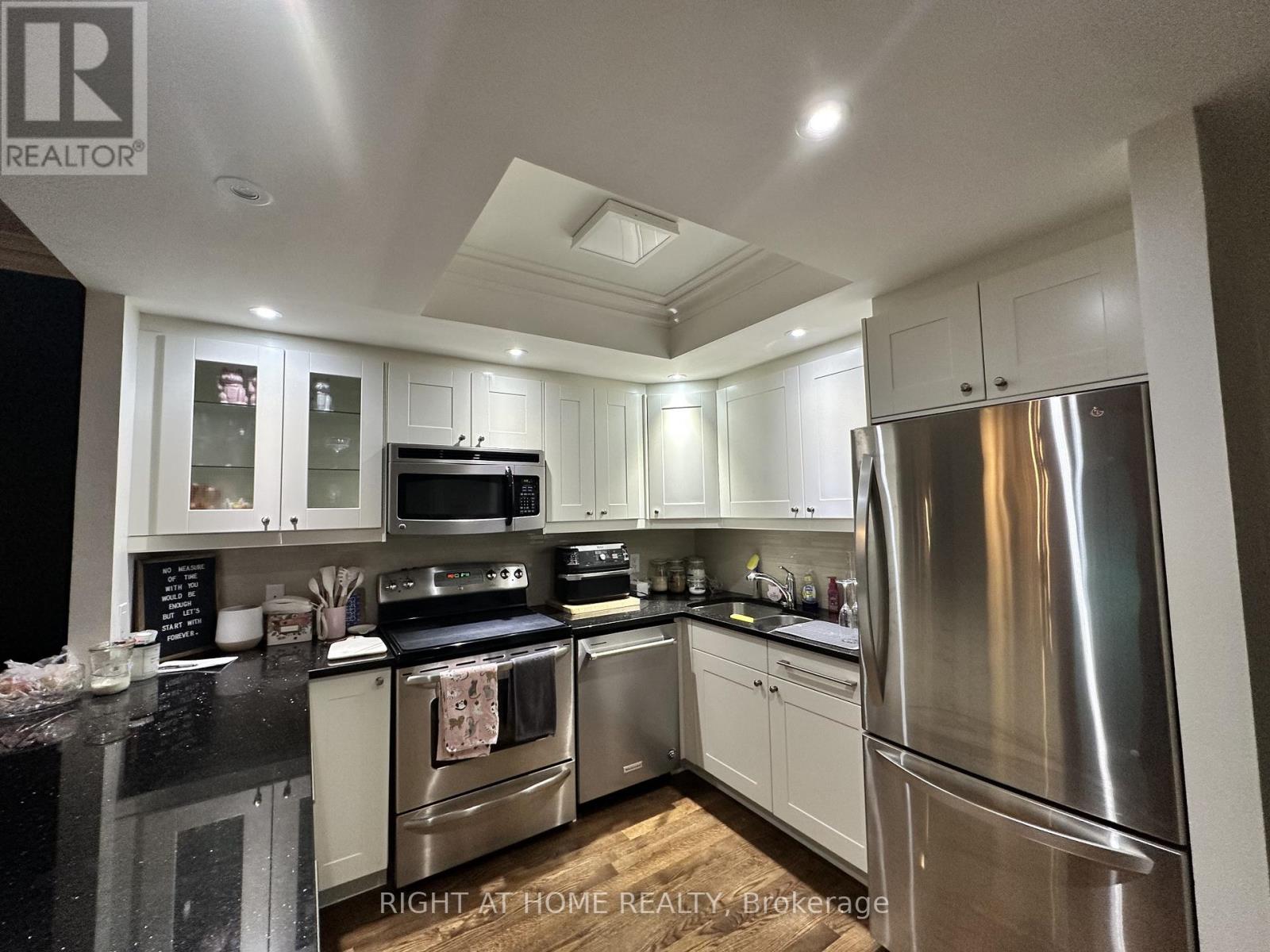 Ph16 - 20 Glebe Road W, Toronto, Ontario  M5P 1C9 - Photo 37 - C12693646