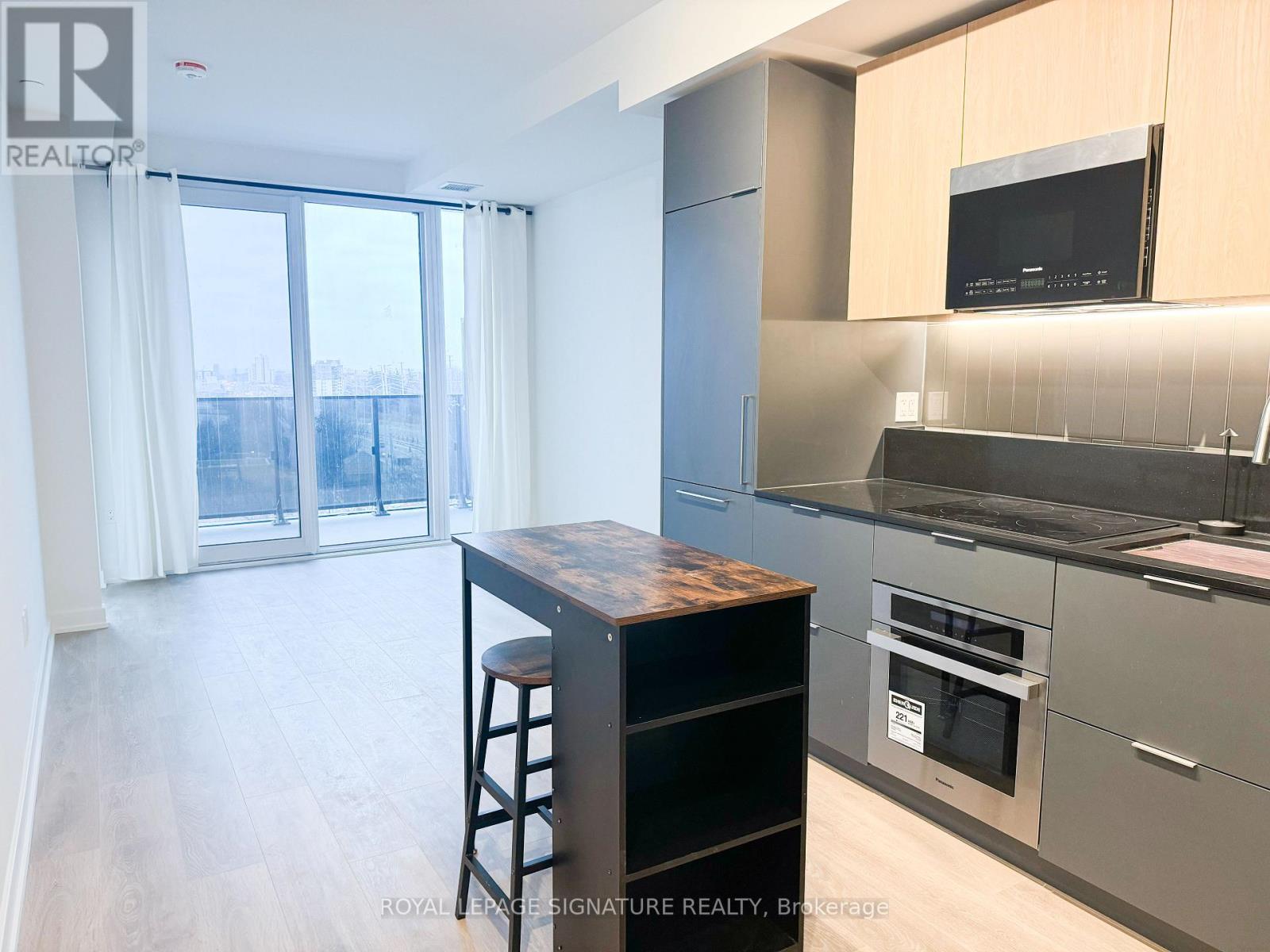 620 - 1 Fairview Road E, Mississauga (Mississauga Valleys), Ontario  L5A 4C6 - Photo 2 - W12693658