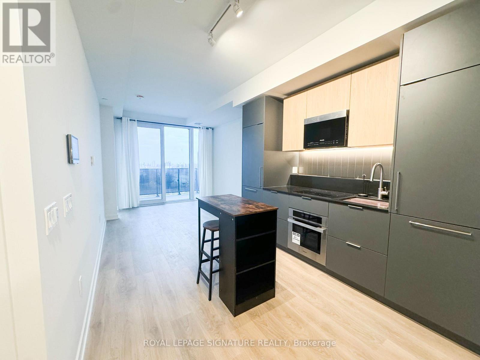 620 - 1 Fairview Road E, Mississauga (Mississauga Valleys), Ontario  L5A 4C6 - Photo 3 - W12693658