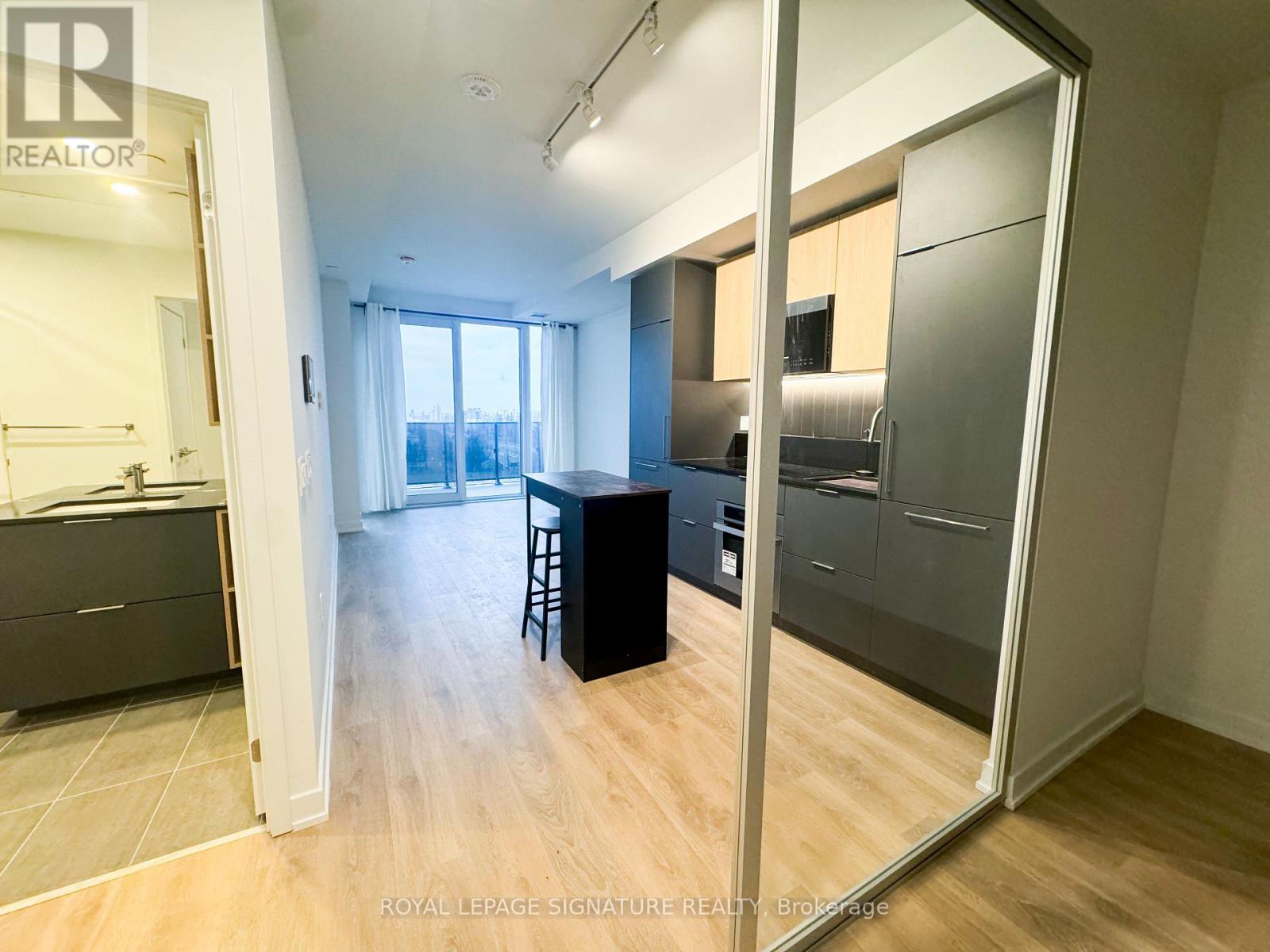 620 - 1 Fairview Road E, Mississauga (Mississauga Valleys), Ontario  L5A 4C6 - Photo 4 - W12693658