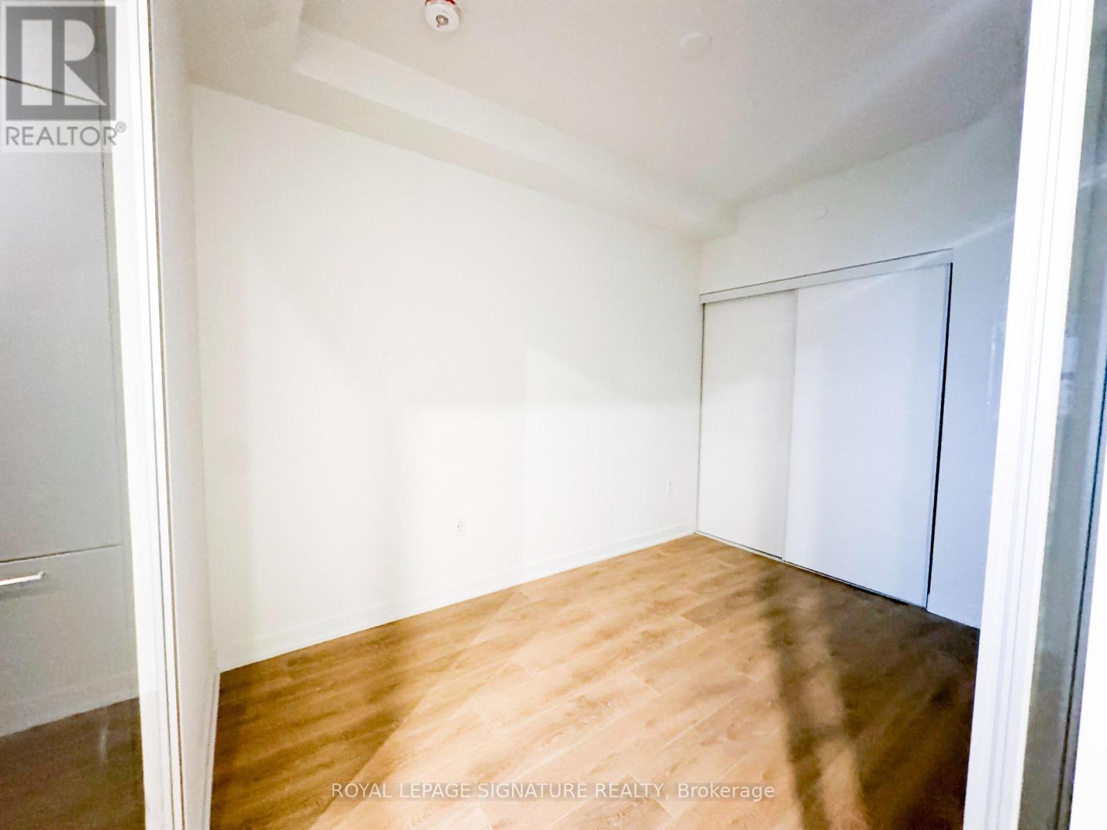 620 - 1 Fairview Road E, Mississauga (Mississauga Valleys), Ontario  L5A 4C6 - Photo 5 - W12693658