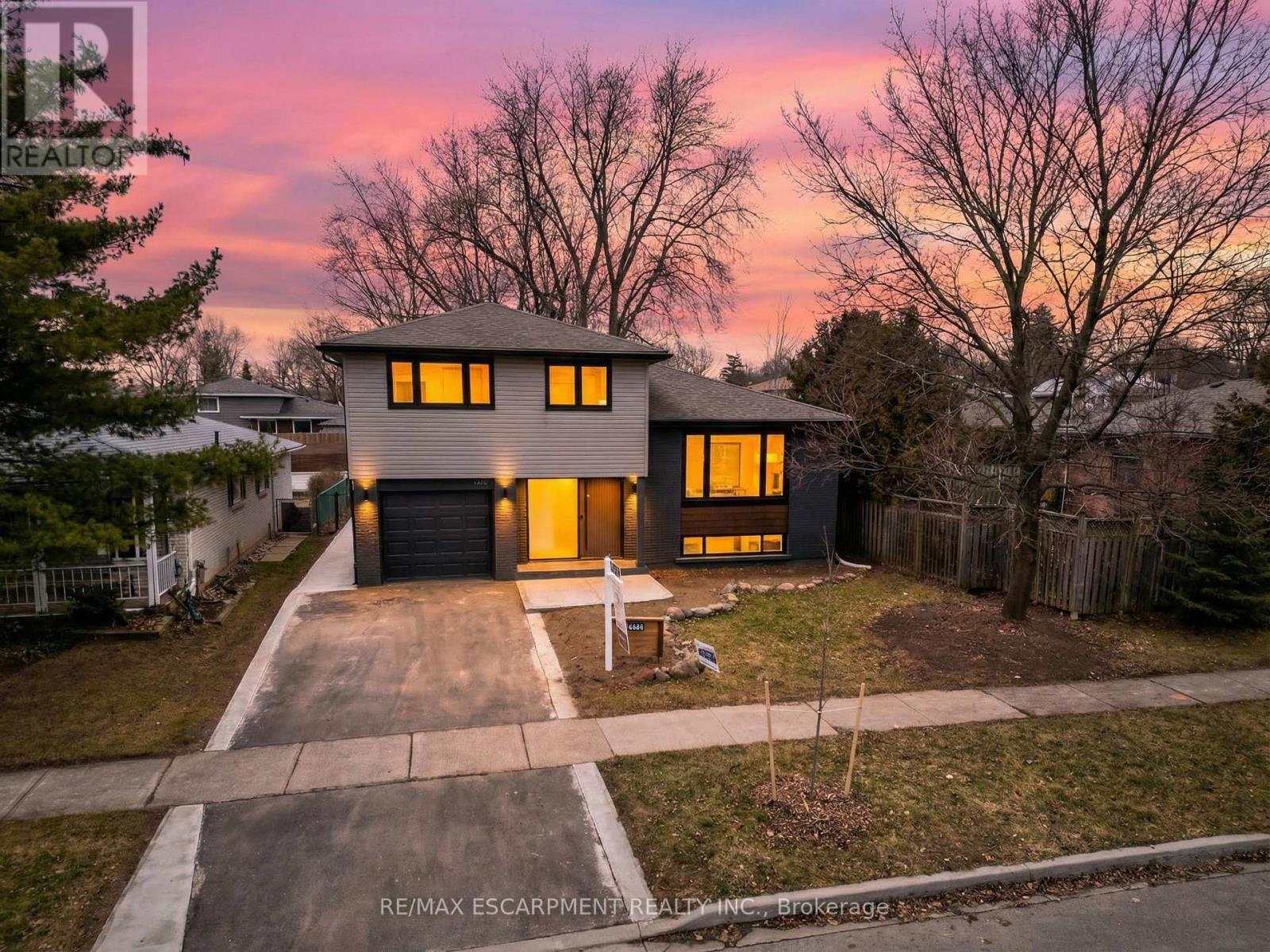 5375 RIVERSIDE DRIVE, Burlington, Ontario